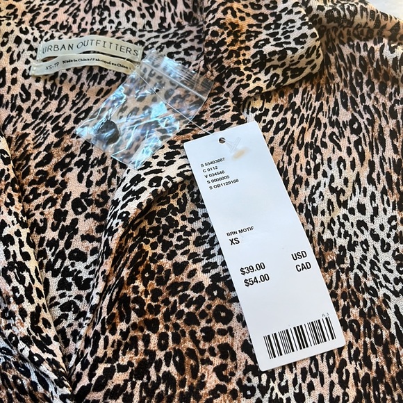 Urban Outfitters Cheetah Button Down Shirt - Picture 3 of 4